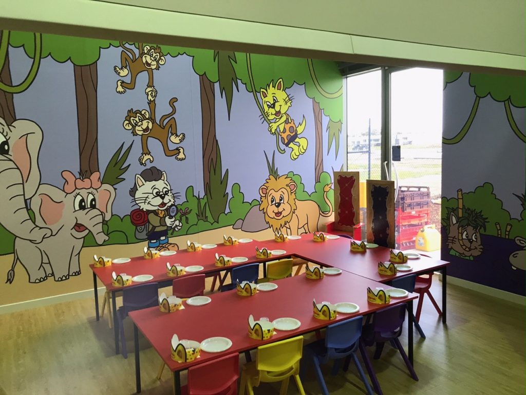 Jungle theme party room